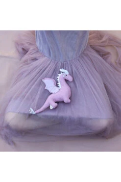 Holdie Folk Magical Creatures -Ooly Shop OlliElla MagicalCreatures Dragon Purple Lifestyle 1024x1024 345872ef 753a 456a b0e5 9f3fb0ce260c