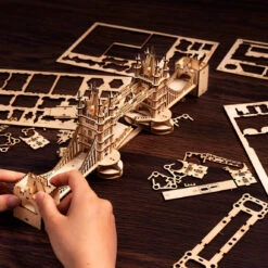 3D Wooden Puzzle: Tower Bridge With Lights -Ooly Shop da118ee3574a3254b7d0b00d63387c5cfefea2d150e459f6fceed2855df7e521